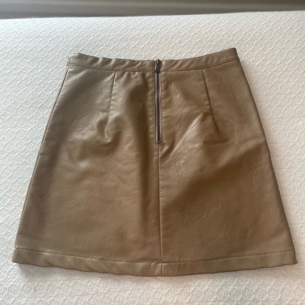 Wishlist Apparel tan vegan leather skirt medium - Picture 3 of 5